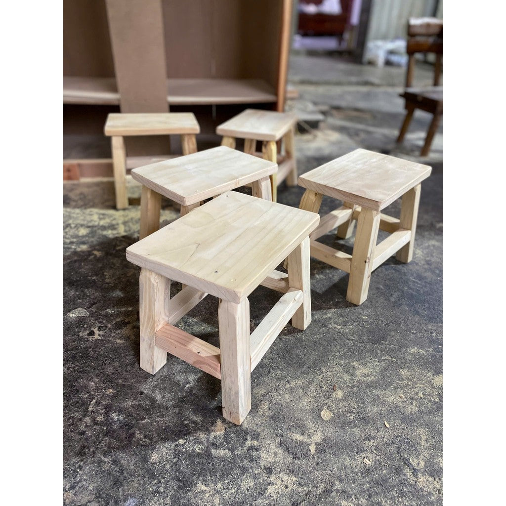 Ghế Đẩu Gỗ Thông Thô Mộc Xước Giả Cổ 20x30x30 – Sơn Bảo Vệ Kháng Nước